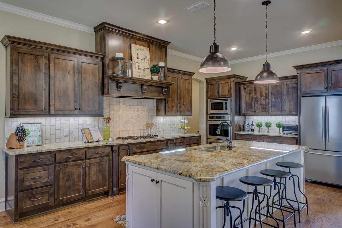 5 Advantages of Solid Wood Cabinets